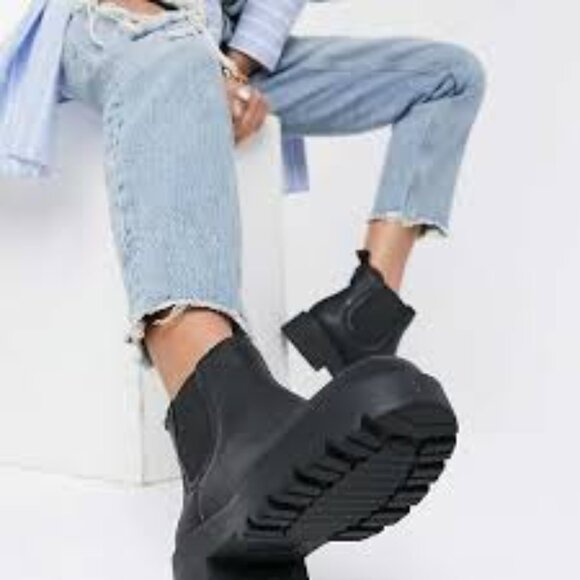 UGG Black Minimalist Ankle Boots with Rubber Sole Size 9 - Picture 1 of 9
